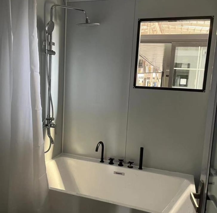 bathroom with bath and shower 30ft (1)