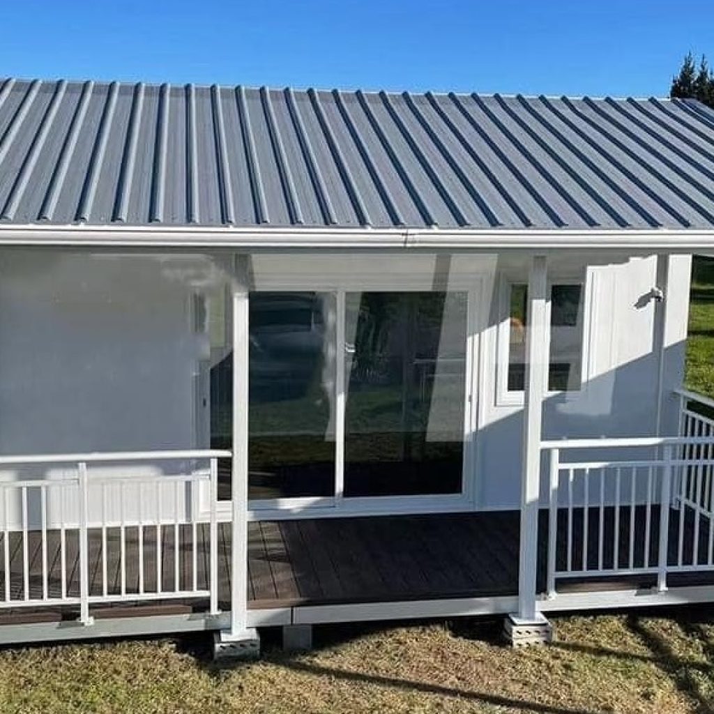 studio with roof and balcony